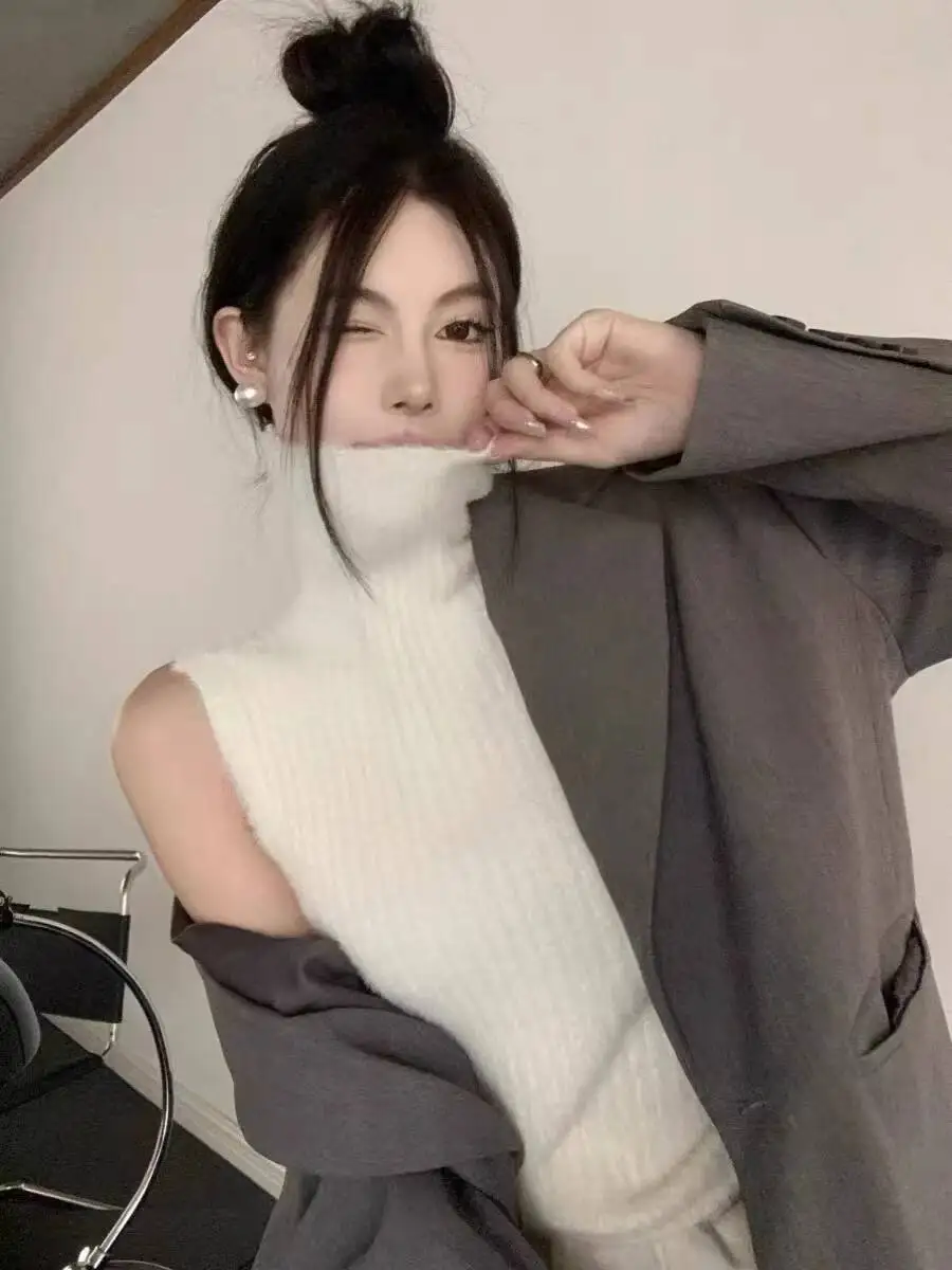 Women Knitting Tank Top 2026 Spring New Faux Mink Velvet High Neck Sleeveless Vest Women Autumn Winter Knitted Bottoming Tops
Women Knitting Tank Top 2026 Spring New Faux Mink Velvet High Neck Sleeveless Vest Women Autumn Winter Knitted Bottoming Tops