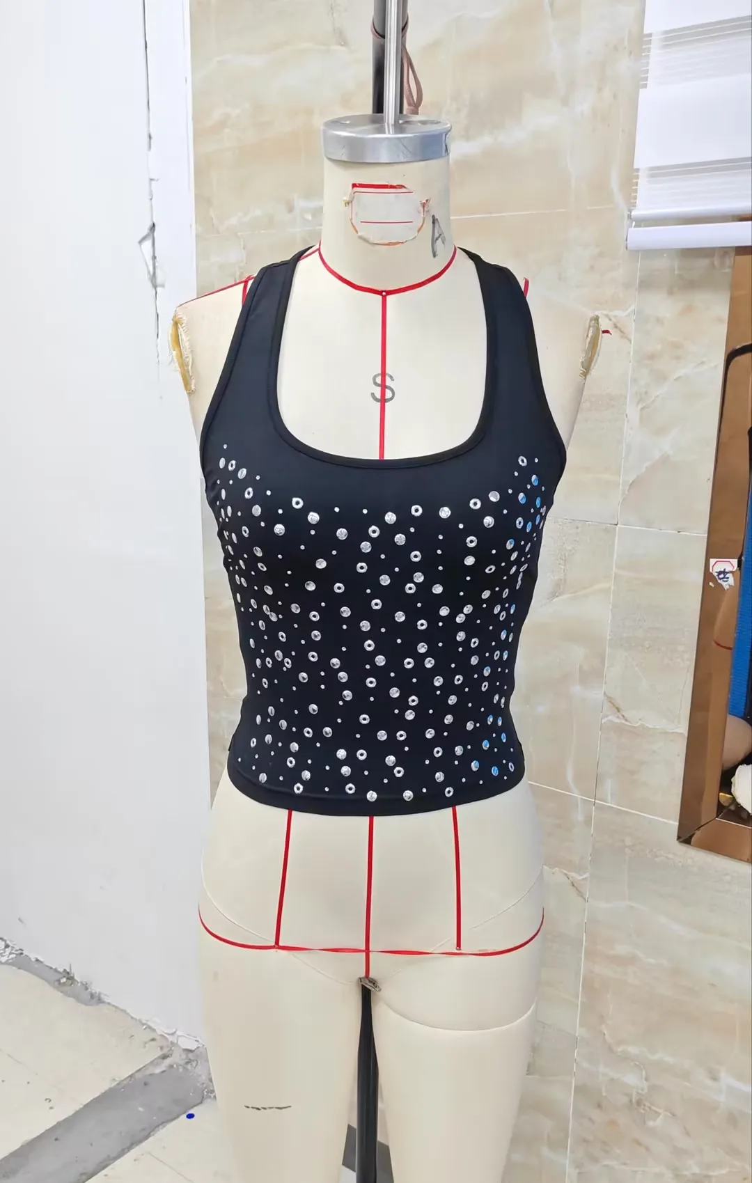 Women 2 Piece Outfits Sets Dot Print Sleeveless Tank Tops with Slim Fit Mini Shorts for Summer Club Wear
Women 2 Piece Outfits Sets Dot Print Sleeveless Tank Tops with Slim Fit Mini Shorts for Summer Club Wear