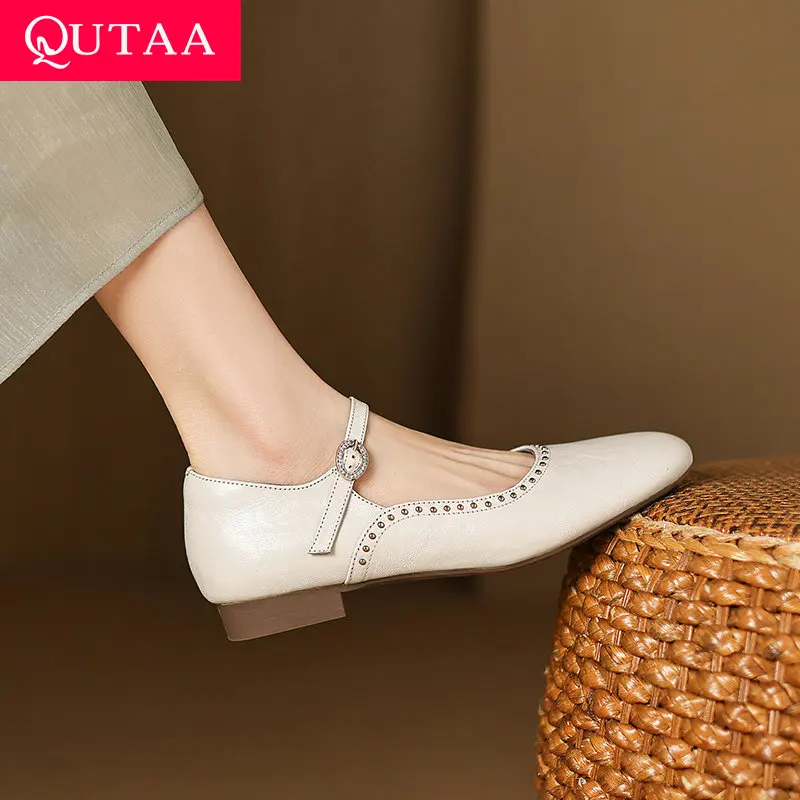 QUTAA 2025 модные пикантные женские туфли-лодочки на низком каблуке, новинка Мэри Джейн, вечерние повседневные туфли из коровьей кожи с круглым носком, платье 34-42
QUTAA 2025 модные пикантные женские туфли-лодочки на низком каблуке, новинка Мэри Джейн, вечерние повседневные туфли из коровьей кожи с круглым носком, платье 34-42