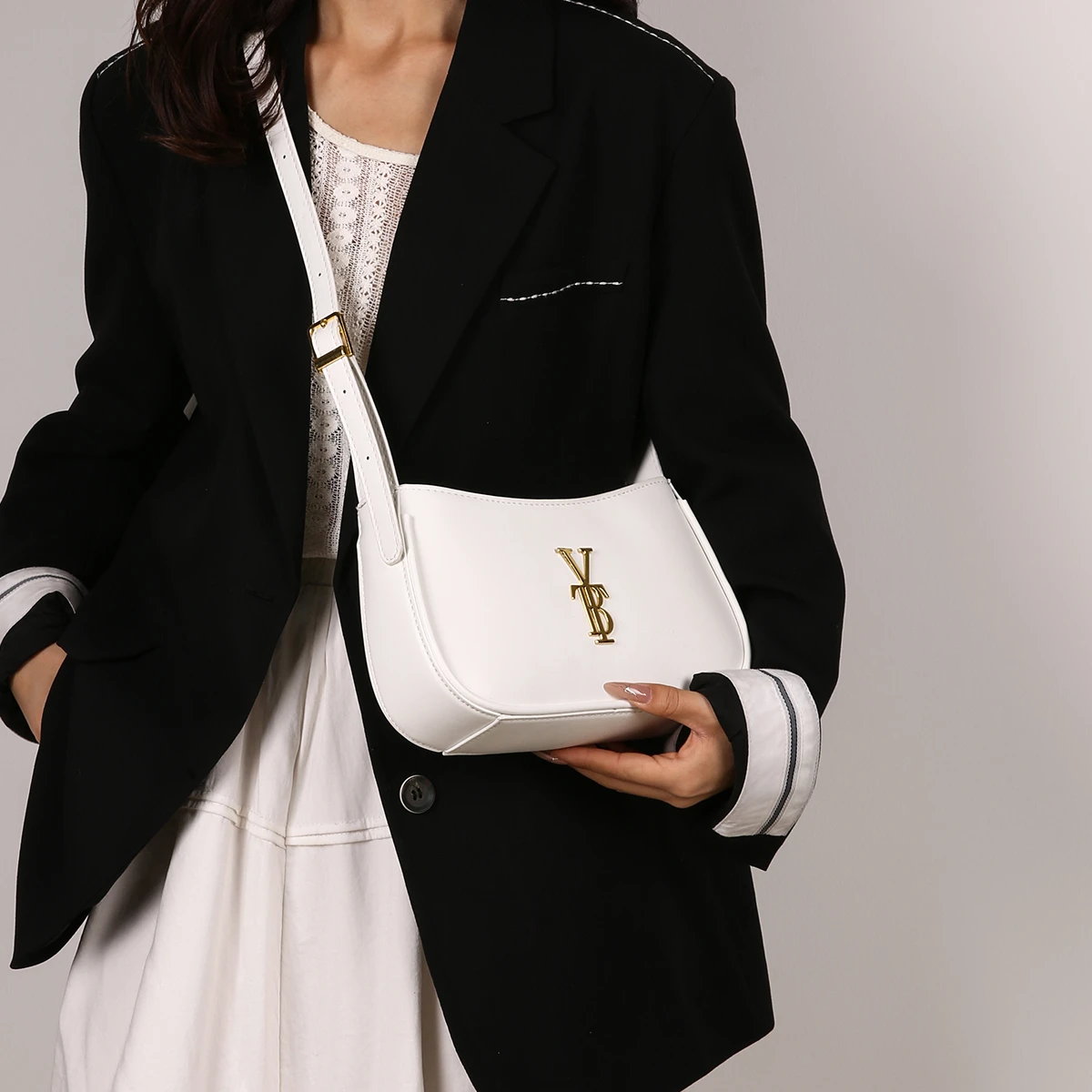 Элегантно-прочная новинка 2025, женская роскошная брендовая кожаная сумка через плечо, известный дизайнер, классическая популярная винтажная сумка
Элегантно-прочная новинка 2025, женская роскошная брендовая кожаная сумка через плечо, известный дизайнер, классическая популярная винтажная сумка