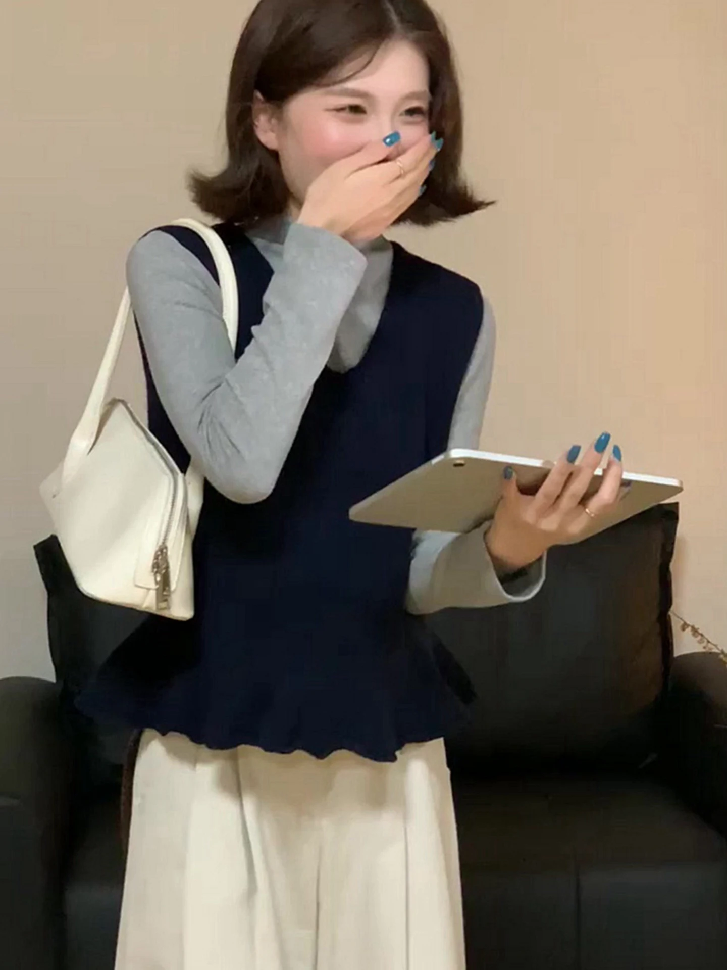 Чистый цветной дизайн, элитный жилет, многослойный удобный утягивающий модный простой топ, вязаный свитер для женщин
Чистый цветной дизайн, элитный жилет, многослойный удобный утягивающий модный простой топ, вязаный свитер для женщин