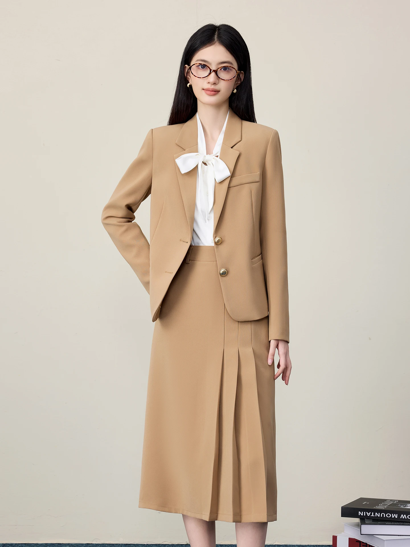 Формальный костюм учителя, женский весенне-осенний комплект 2024, новая высококачественная одежда для интервью, комплект из двух предметов небольшого размера, комплект для поездок на работу
Формальный костюм учителя, женский весенне-осенний комплект 2024, новая высококачественная одежда для интервью, комплект из двух предметов небольшого размера, комплект для поездок на работу