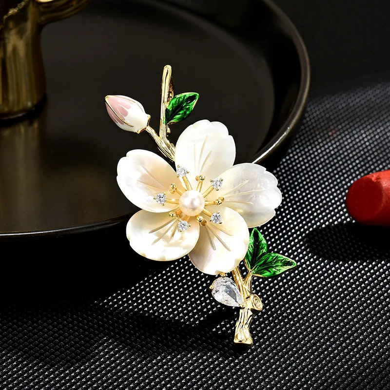 Fashion Elegant Luxury Pearls Zircon Enameled Nature Shell Flower 18k Gold Plated Brooch Jewelry Accessories for Women Coat
Fashion Elegant Luxury Pearls Zircon Enameled Nature Shell Flower 18k Gold Plated Brooch Jewelry Accessories for Women Coat