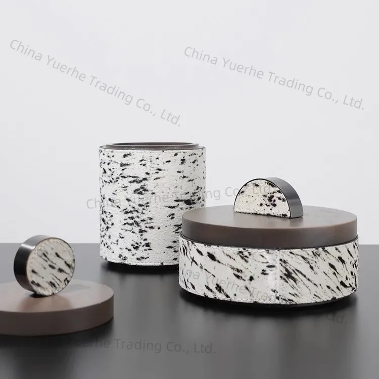High-end light luxury horse fur leather storage box Modern simple model room Living room desktop ornament Bedroom first jewelry
High-end light luxury horse fur leather storage box Modern simple model room Living room desktop ornament Bedroom first jewelry