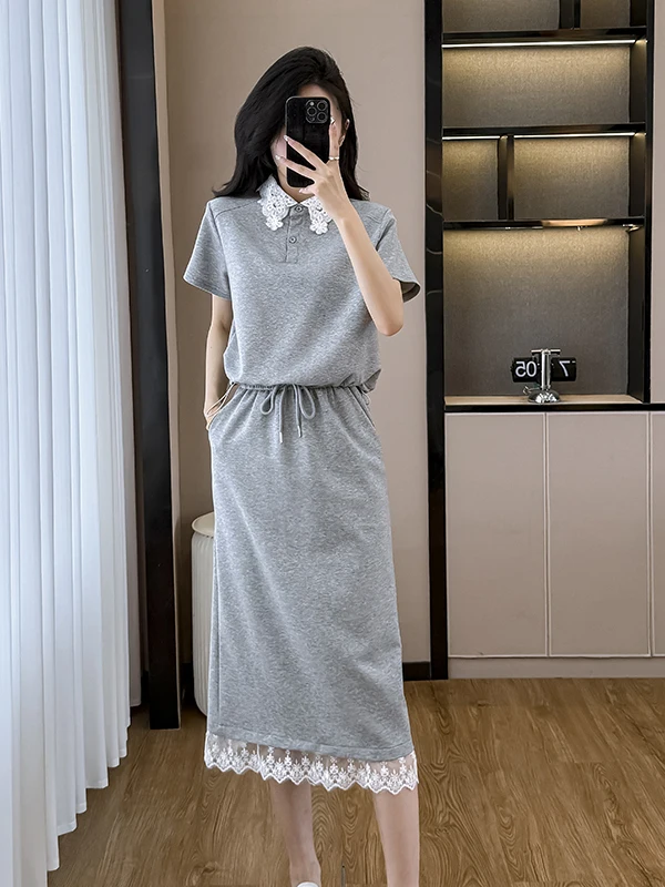 Casual Lace Splice Neck Top And Half Skirt Two-Piece Set Women's Fashion Summer 2026 Elastic Short Sleeve Midi Skirt Set
Casual Lace Splice Neck Top And Half Skirt Two-Piece Set Women's Fashion Summer 2026 Elastic Short Sleeve Midi Skirt Set