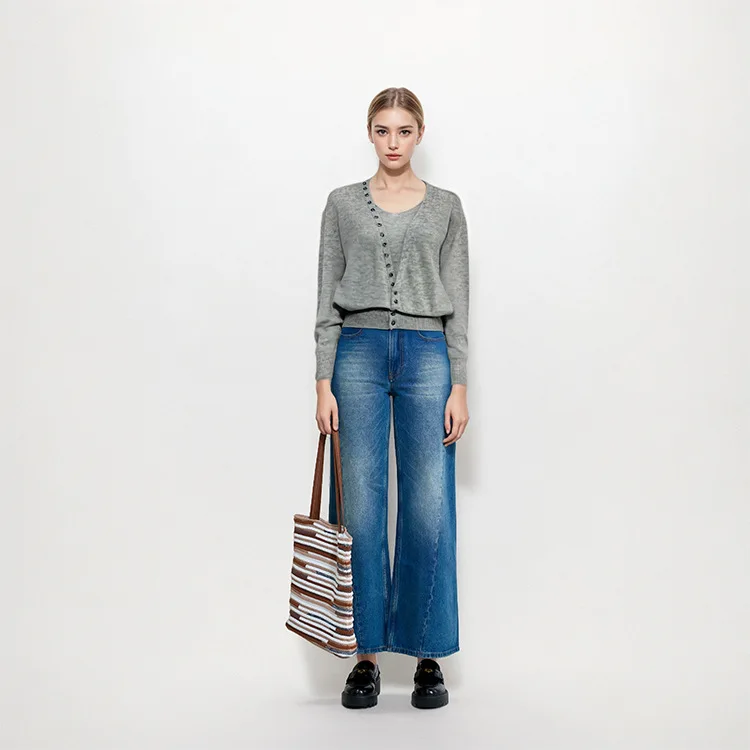 Elegant and Comfortable Gray V-neck Long Sleeved Knitted Cardigan Vest Top Casual Women's Suit
Elegant and Comfortable Gray V-neck Long Sleeved Knitted Cardigan Vest Top Casual Women's Suit