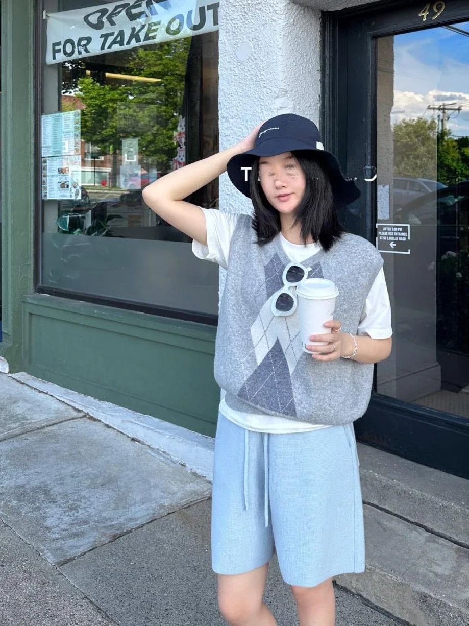 Ретро-жилет из мериносовой шерсти в стиле британского колледжа с цветными блоками, мягкий, свободный, тонкий, стандартной длины, с V-образным вырезом
Ретро-жилет из мериносовой шерсти в стиле британского колледжа с цветными блоками, мягкий, свободный, тонкий, стандартной длины, с V-образным вырезом