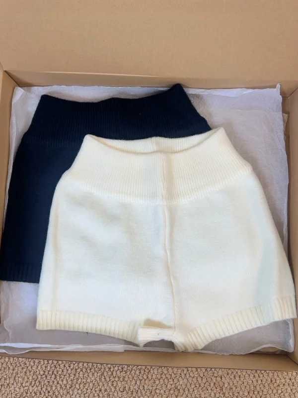 Khaki Knitted Short Pants Women's Autumn Winter Low Waist Slim Fit Straight Leg Tightening Butt Enhancing Short Trousers
Khaki Knitted Short Pants Women's Autumn Winter Low Waist Slim Fit Straight Leg Tightening Butt Enhancing Short Trousers