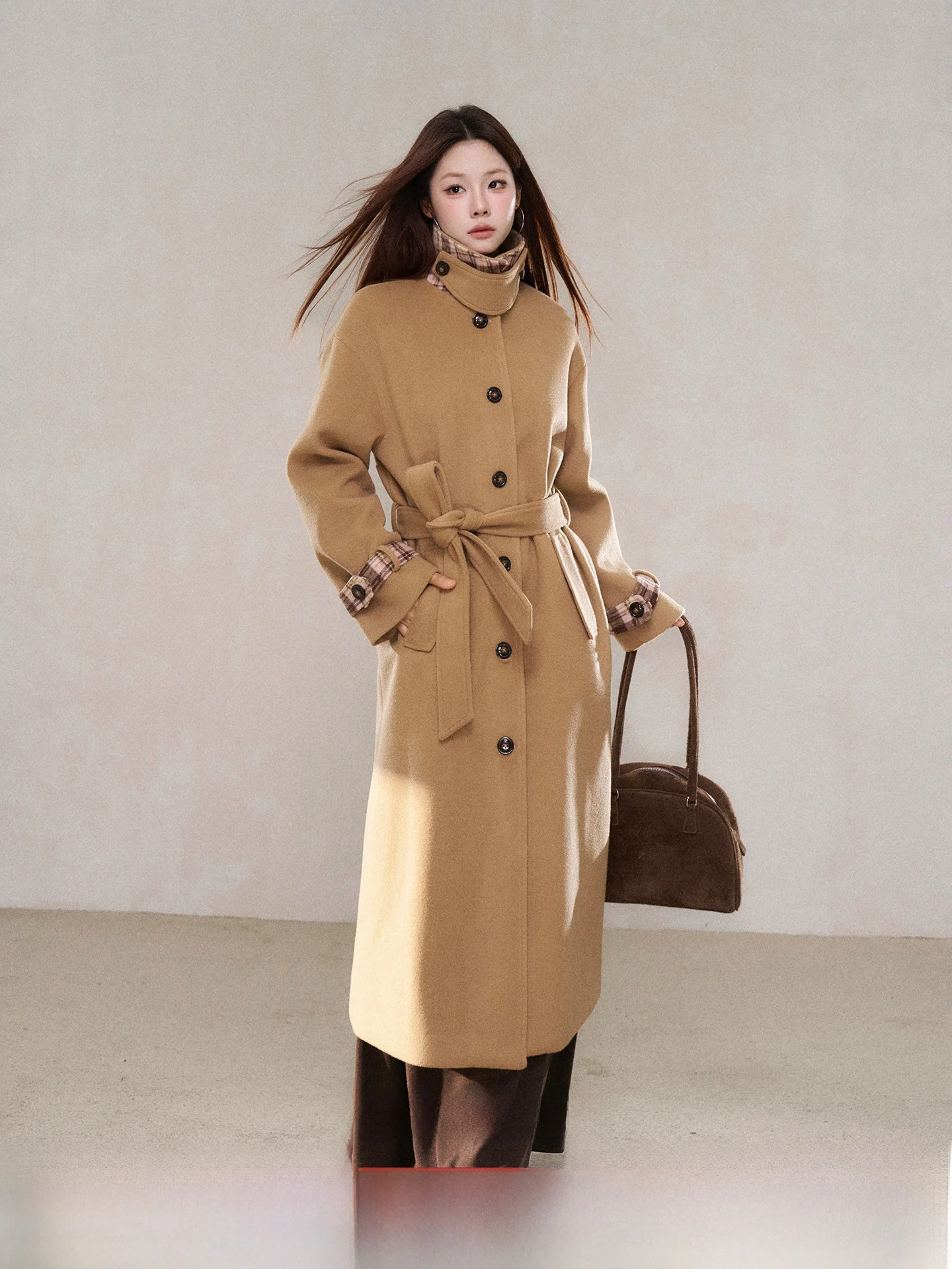 Модное корейское шерстяное пальто для женщин, кофейного цвета, из кроличьей шерсти, зимнее, новинка, высококачественное, очень красивое пальто
Модное корейское шерстяное пальто для женщин, кофейного цвета, из кроличьей шерсти, зимнее, новинка, высококачественное, очень красивое пальто