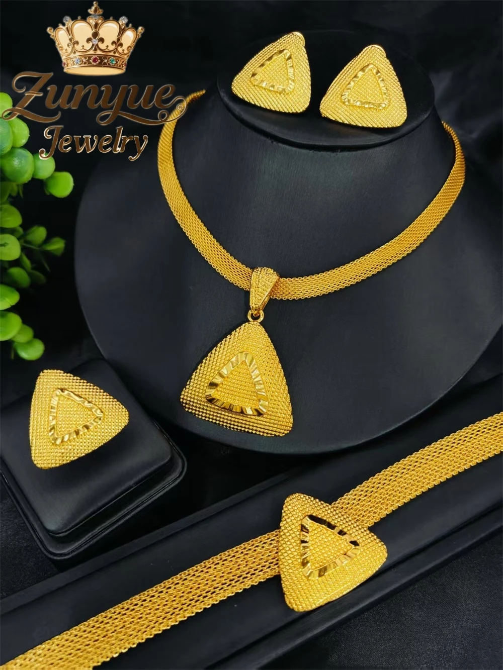 High-End Sand Gold Jewelry Set Luxury Quality Jewelry Handicraft Best Selling Fashion Jewelry Exquisite Elegant Charms Popular
High-End Sand Gold Jewelry Set Luxury Quality Jewelry Handicraft Best Selling Fashion Jewelry Exquisite Elegant Charms Popular