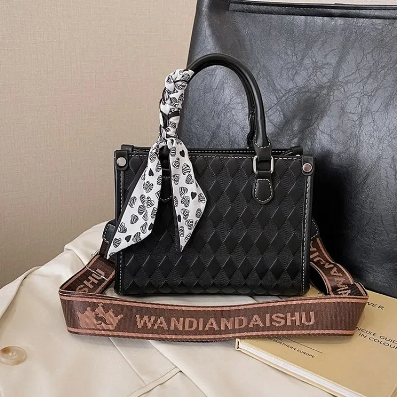 Popular Women's Handbag With Leather Exterior Shoulder Strap Versatile Messenger Style Elegant Luxury Brand Choice
Popular Women's Handbag With Leather Exterior Shoulder Strap Versatile Messenger Style Elegant Luxury Brand Choice