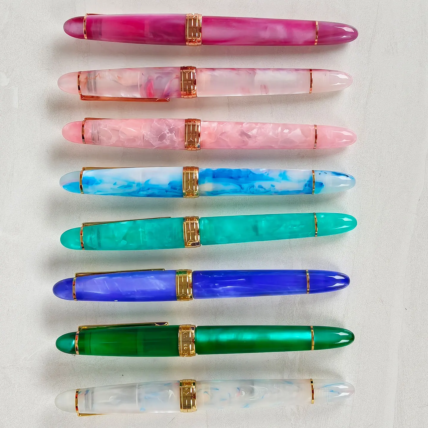 Перьевая ручка Kaigelu 356 из смолы с золотым зажимом, перья EF/F/M, красивая пятицветная ручка для письма, подарочная чернильная ручка для офиса, бизнеса и дома
Перьевая ручка Kaigelu 356 из смолы с золотым зажимом, перья EF/F/M, красивая пятицветная ручка для письма, подарочная чернильная ручка для офиса, бизнеса и дома