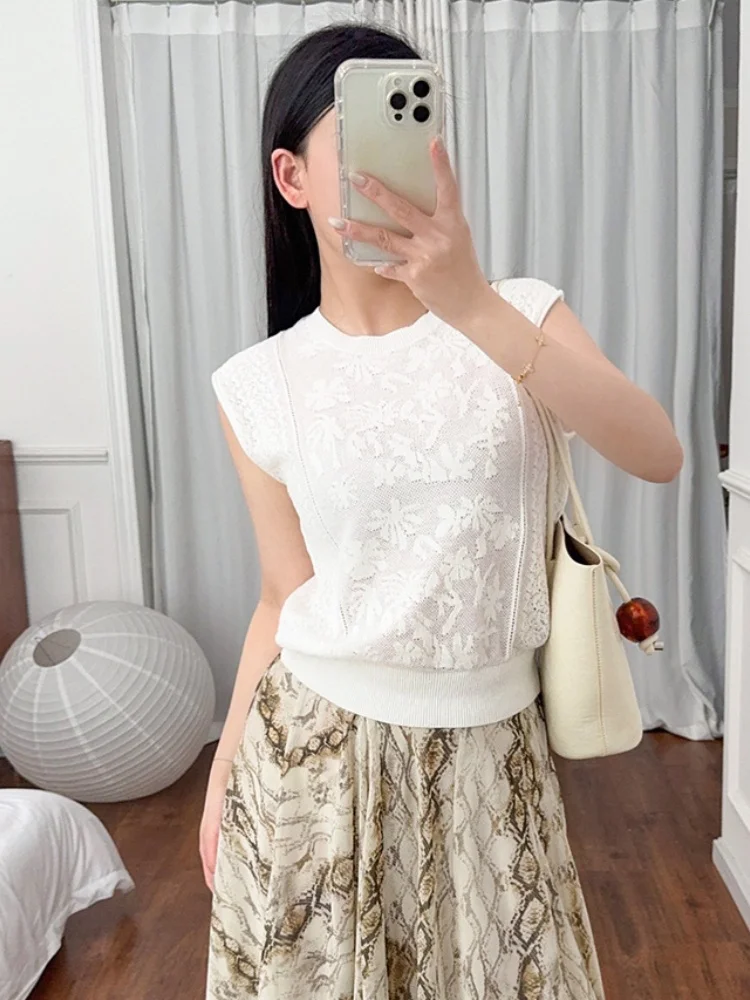 Female Lace Stitching Sleeeveless O-Neck Knitwears Tank Top French Knitted Sweater Vest for Women
Female Lace Stitching Sleeeveless O-Neck Knitwears Tank Top French Knitted Sweater Vest for Women