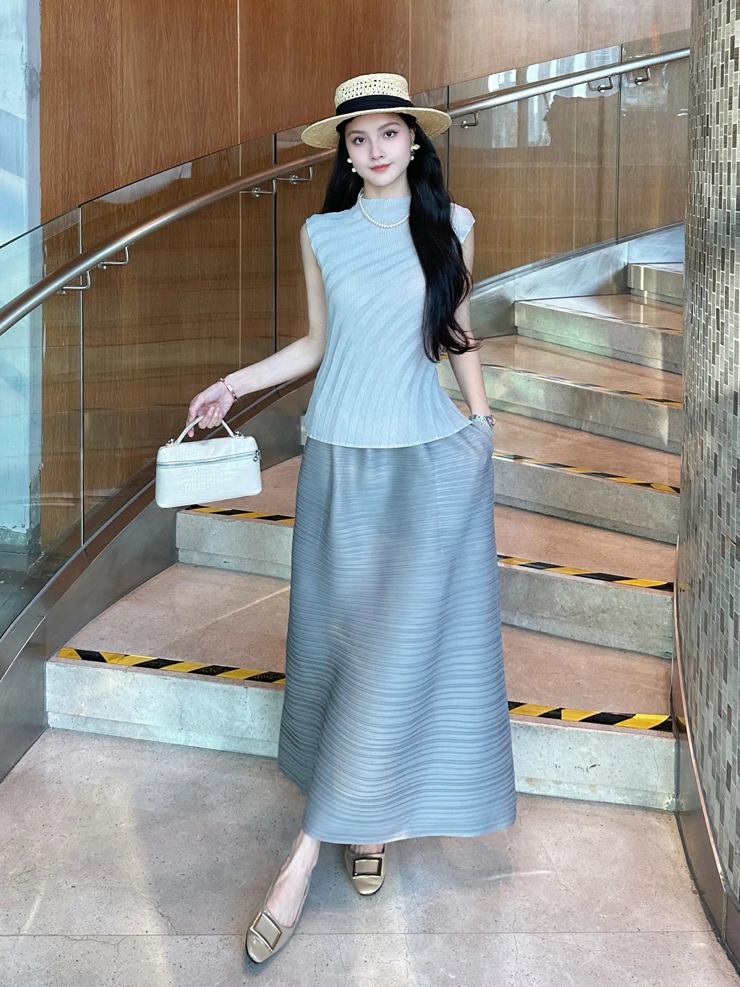 Gray Sleeveless Loose Half Skirt Set Summer Slimming Fashionable Ensemble Sizh Artistic round Neck Pullover Polyester Blend
Gray Sleeveless Loose Half Skirt Set Summer Slimming Fashionable Ensemble Sizh Artistic round Neck Pullover Polyester Blend