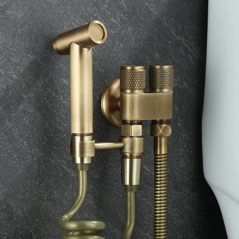 Copper antique toilet significant other toilet flush spray gun retro faucet two angle valve pressurized water gun
Copper antique toilet significant other toilet flush spray gun retro faucet two angle valve pressurized water gun