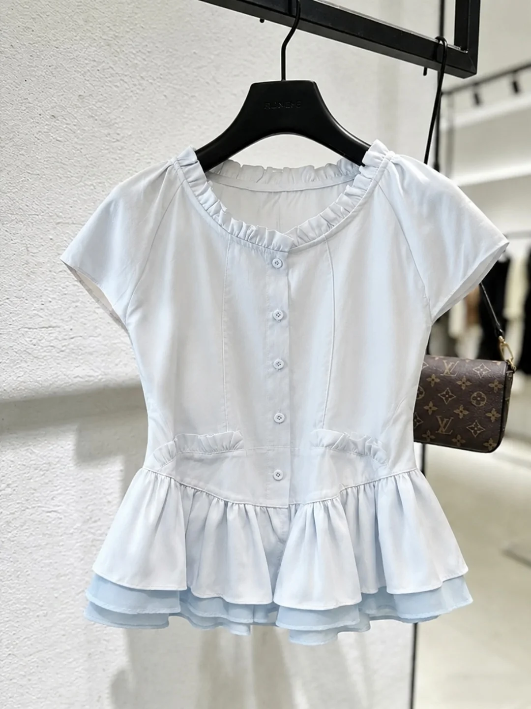 Fashionable Korean Style Shirt Wooden Short Sleeve Women's Single Button Design Summer Top Elegant Unique
Fashionable Korean Style Shirt Wooden Short Sleeve Women's Single Button Design Summer Top Elegant Unique