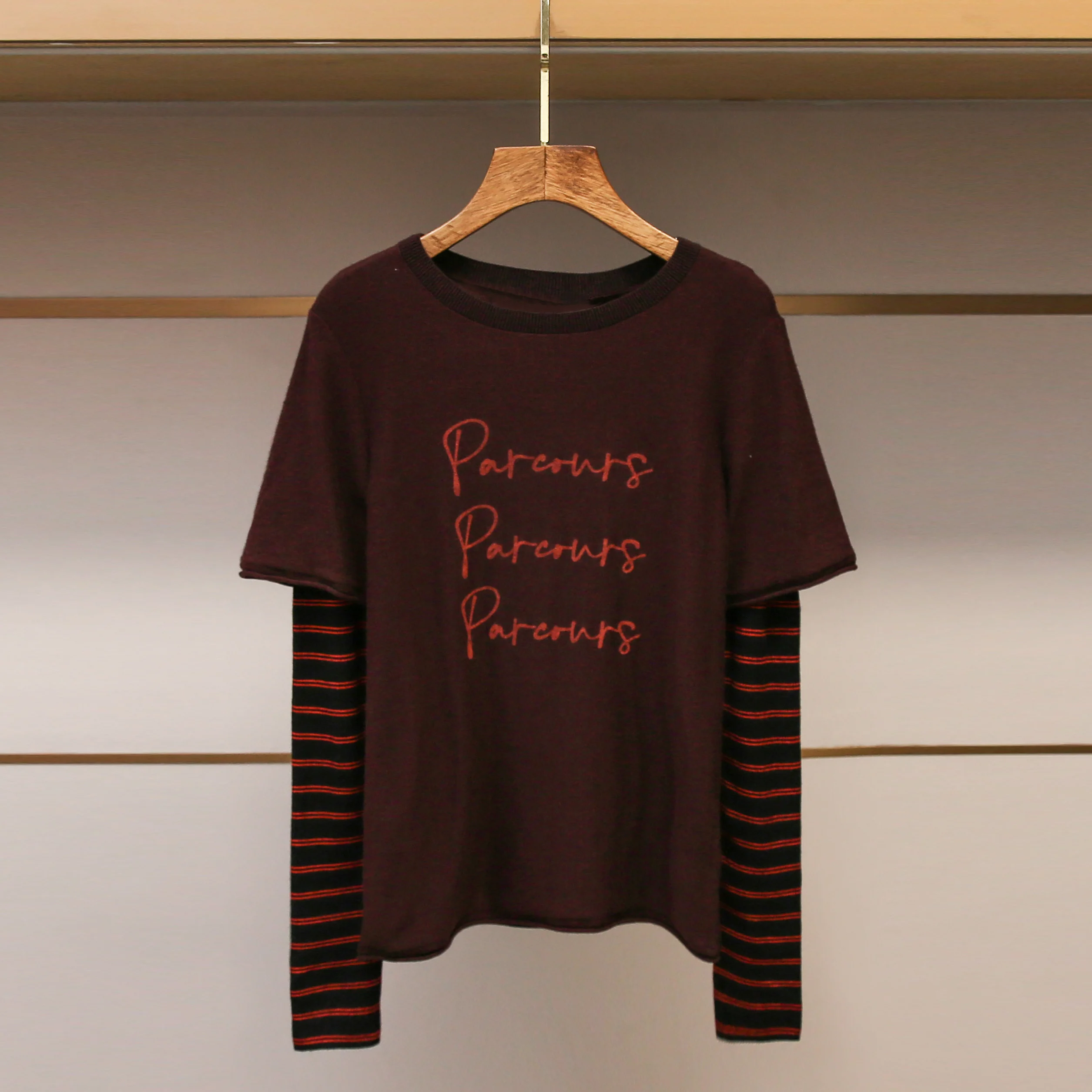 Элитная женская футболка с длинным рукавом в стиле ретро с принтом в полоску, имитация двухслойности, комфортная, свободного кроя, для активного отдыха
Элитная женская футболка с длинным рукавом в стиле ретро с принтом в полоску, имитация двухслойности, комфортная, свободного кроя, для активного отдыха