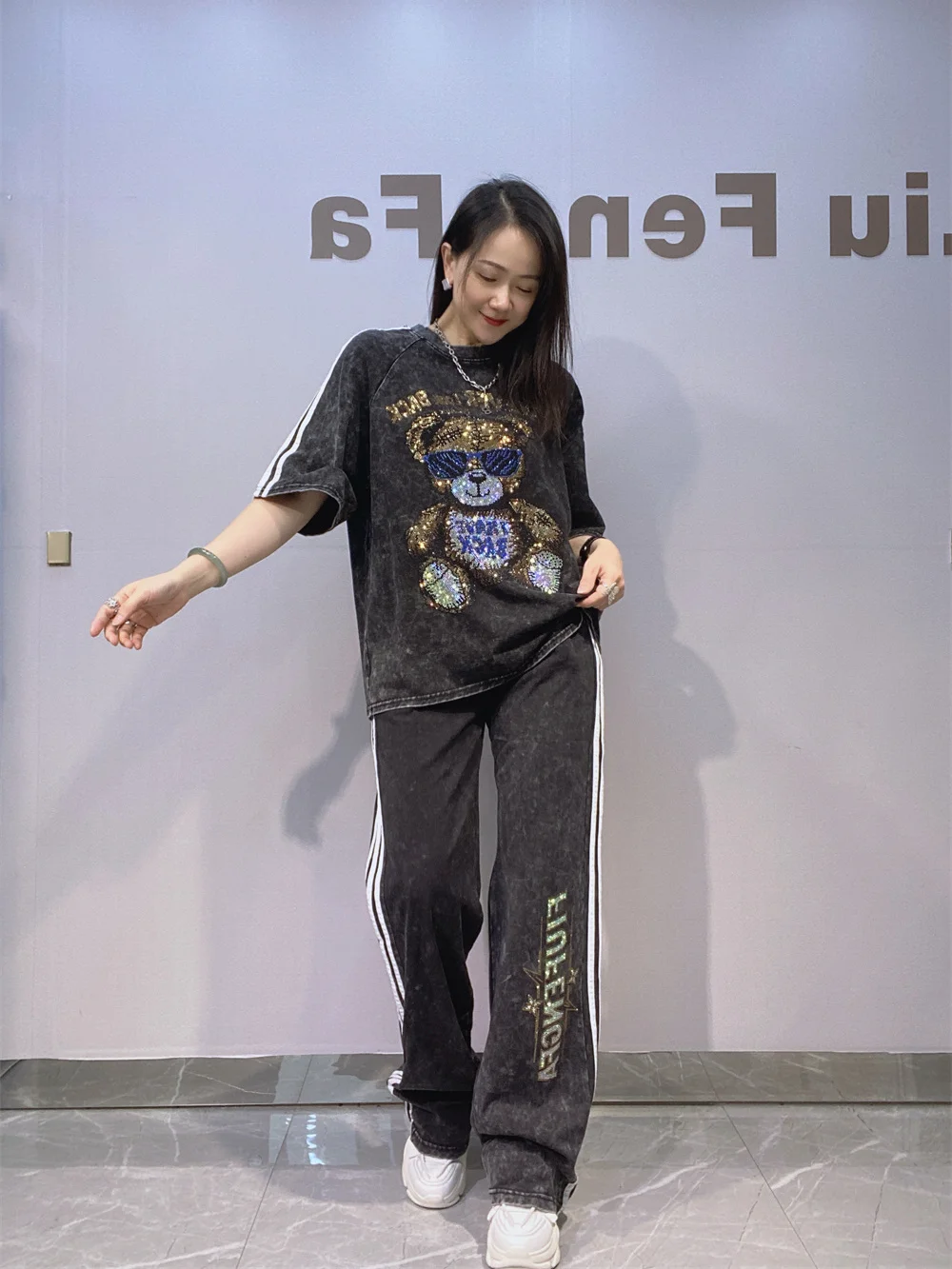 Summer Outfit Women's round Neck Short Sleeve T-Shirt And Wide Leg Pants Two-Piece Set Tie Dye Drill Outdoor Fashion Ensemble
Summer Outfit Women's round Neck Short Sleeve T-Shirt And Wide Leg Pants Two-Piece Set Tie Dye Drill Outdoor Fashion Ensemble