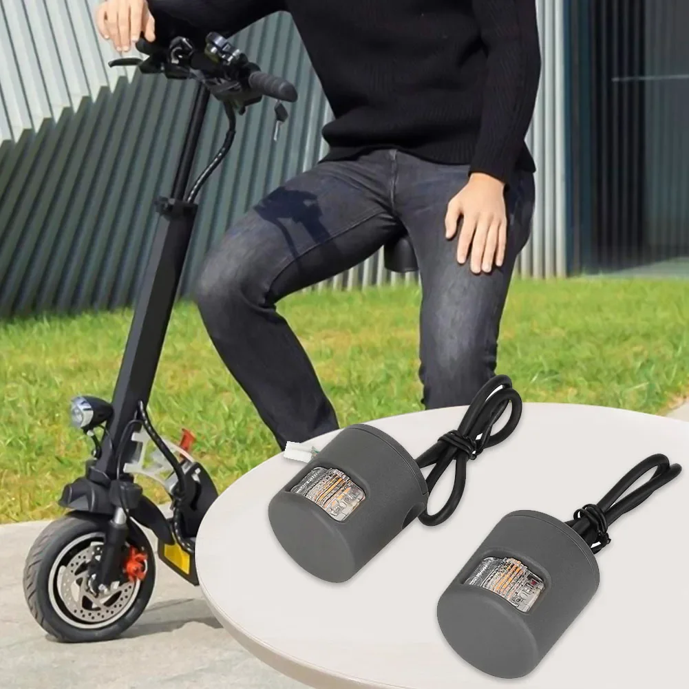 For Xiaomi Electric Scooter Turn Signal Lamp Compatible with 4 For Lite For 2nd Gen Models for Easy Replacement 
For Xiaomi Electric Scooter Turn Signal Lamp Compatible with 4 For Lite For 2nd Gen Models for Easy Replacement