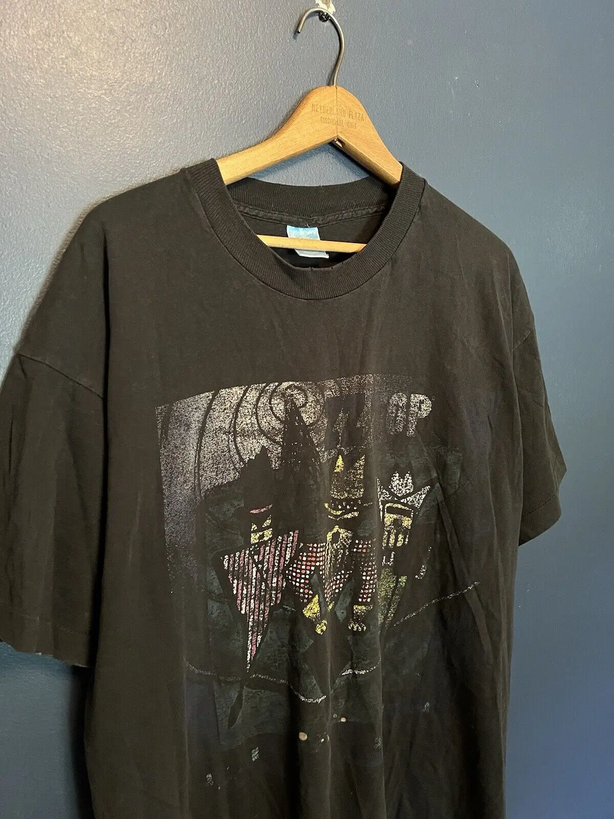 Vintage 90’s ZZ Top Antenna World Tour Band Tee Size XL Distressed
Vintage 90’s ZZ Top Antenna World Tour Band Tee Size XL Distressed