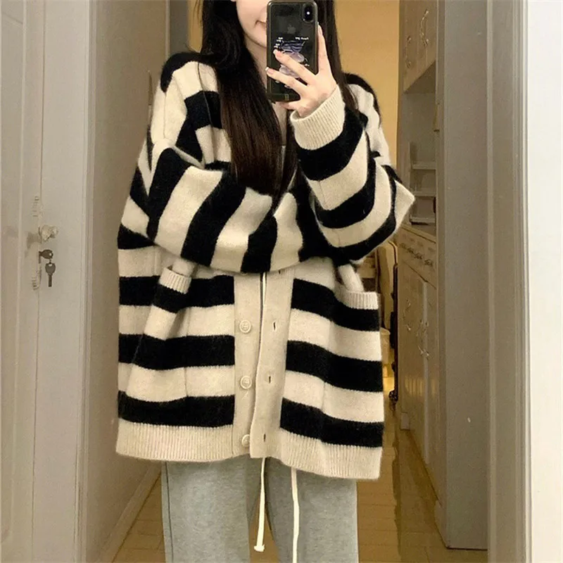 Fashion Spring Autumn Womens Clothing New Knitted Cardigan Loose Striped Sweater Thicken Warm Knitwears Women's Coat кардиган
Fashion Spring Autumn Womens Clothing New Knitted Cardigan Loose Striped Sweater Thicken Warm Knitwears Women's Coat кардиган