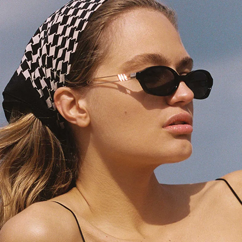 Trendy Small Oval Frame Lady Sunglasses Lightweight Stylish UV Protection Shades for Men & Women Minimalist Design for Summer
Trendy Small Oval Frame Lady Sunglasses Lightweight Stylish UV Protection Shades for Men & Women Minimalist Design for Summer