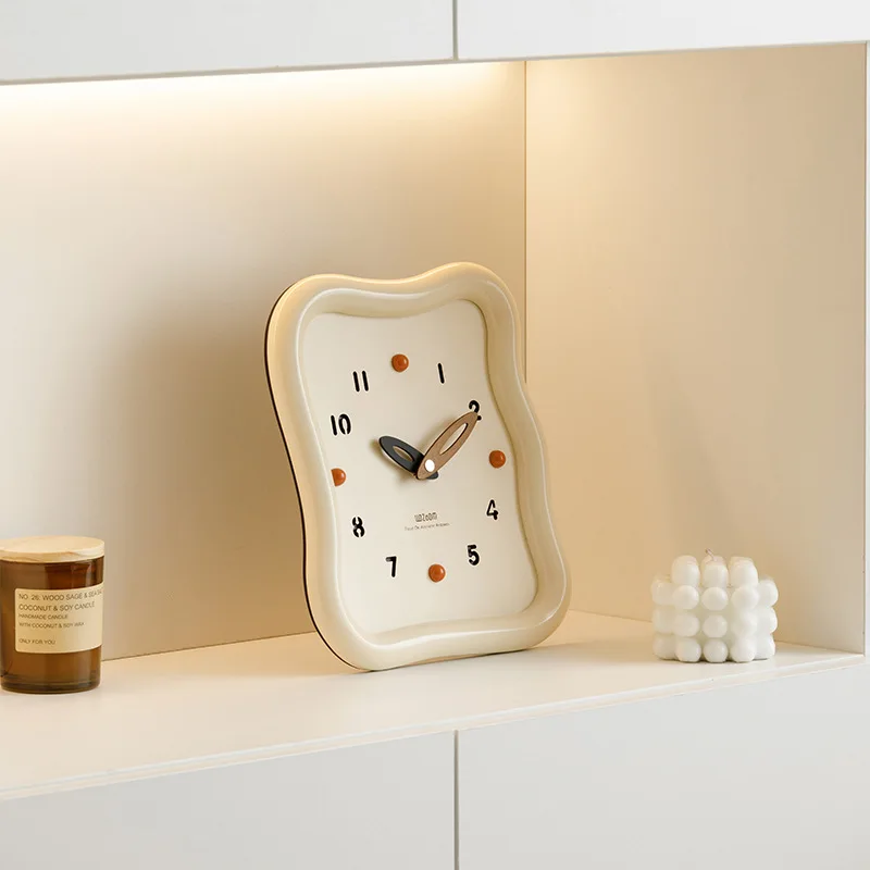 Retro Wavy Border Desktop Desk Clock Cute Silent Style Table Clock Bedside Table Dormitory Bedroom Fashion Home Decor Die Uhr
Retro Wavy Border Desktop Desk Clock Cute Silent Style Table Clock Bedside Table Dormitory Bedroom Fashion Home Decor Die Uhr