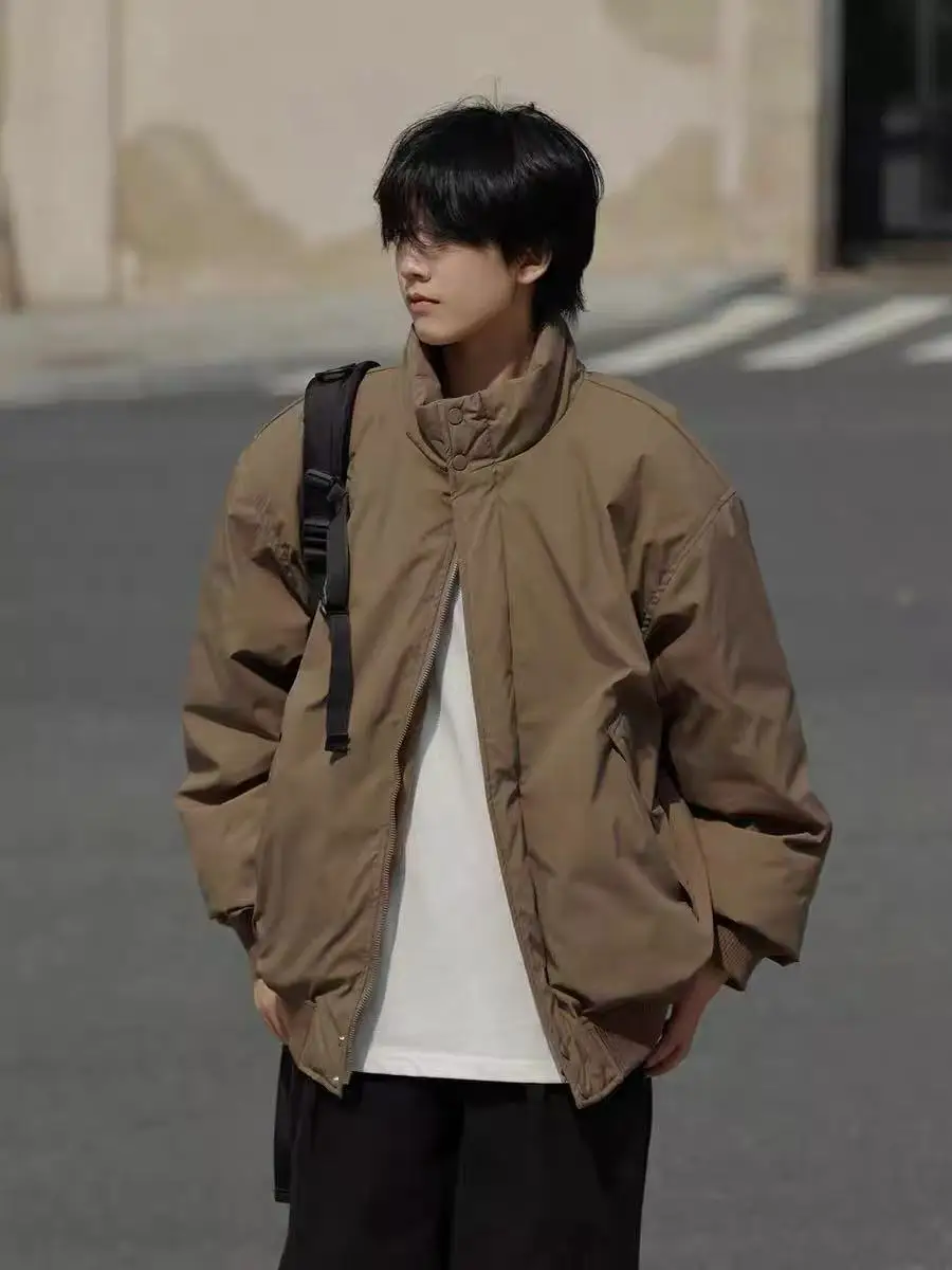 Зимняя утепленная хлопковая куртка унисекс свободного кроя, рабочая куртка-бомбер в простом американском ретро-стиле, теплая верхняя одежда
Зимняя утепленная хлопковая куртка унисекс свободного кроя, рабочая куртка-бомбер в простом американском ретро-стиле, теплая верхняя одежда