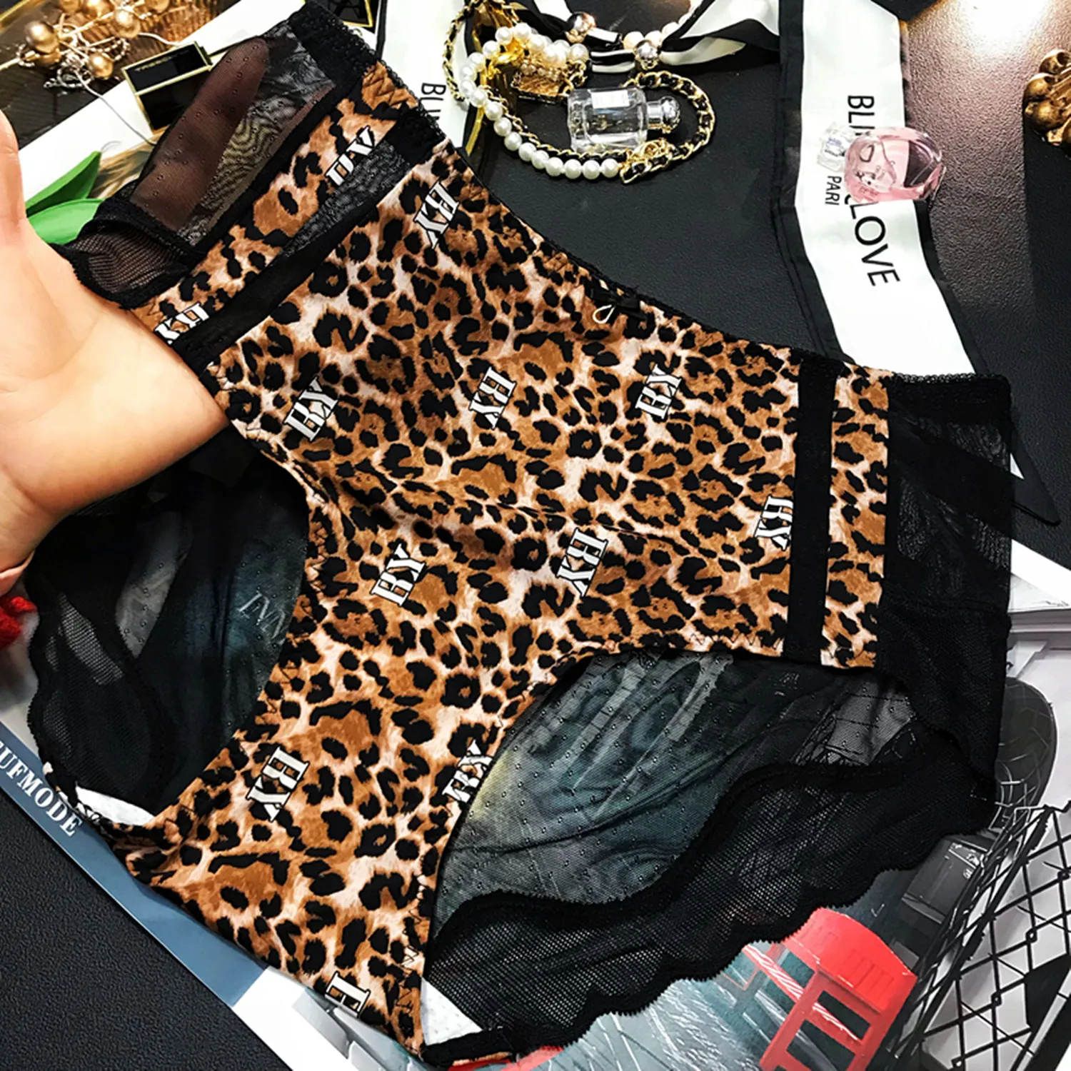 Leopard Print Combination Ice Silk Sexy Lace Women's Panties Middle waist One Piece Panties Female Lingerie Triangle Cotton Crot
Leopard Print Combination Ice Silk Sexy Lace Women's Panties Middle waist One Piece Panties Female Lingerie Triangle Cotton Crot
