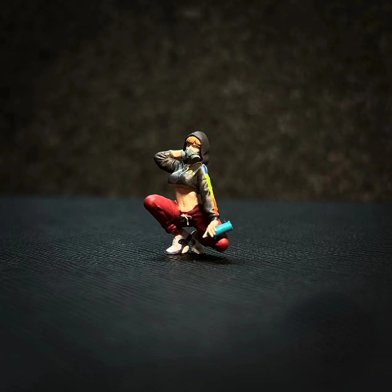 Diorama 1/64 Scale Figurines Model Graffiti Girl Squatting Position Collection Miniature Hand-painted
Diorama 1/64 Scale Figurines Model Graffiti Girl Squatting Position Collection Miniature Hand-painted