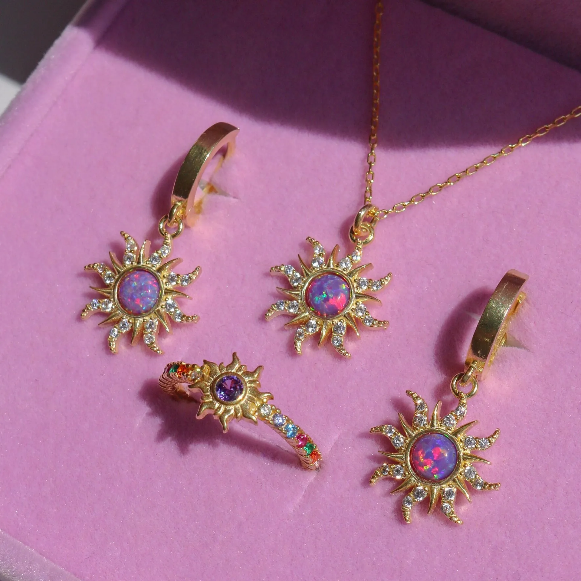Women's Nature Opal Pendant Retro Dopamine Necklace with Micro Inset Zircon Copper Chain Bracelet Set Fashion Jewelry
Women's Nature Opal Pendant Retro Dopamine Necklace with Micro Inset Zircon Copper Chain Bracelet Set Fashion Jewelry