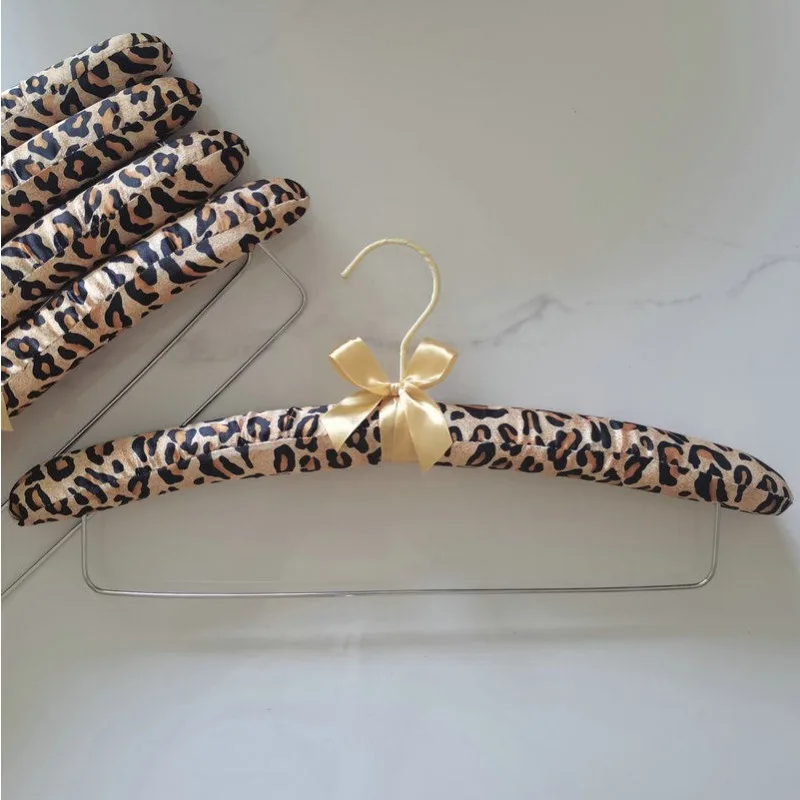 Extended Fabric Hanger Universal for Men Women Curved Sponge Anti Slip Traceless Multifunctional Clothes Support for All People
Extended Fabric Hanger Universal for Men Women Curved Sponge Anti Slip Traceless Multifunctional Clothes Support for All People
