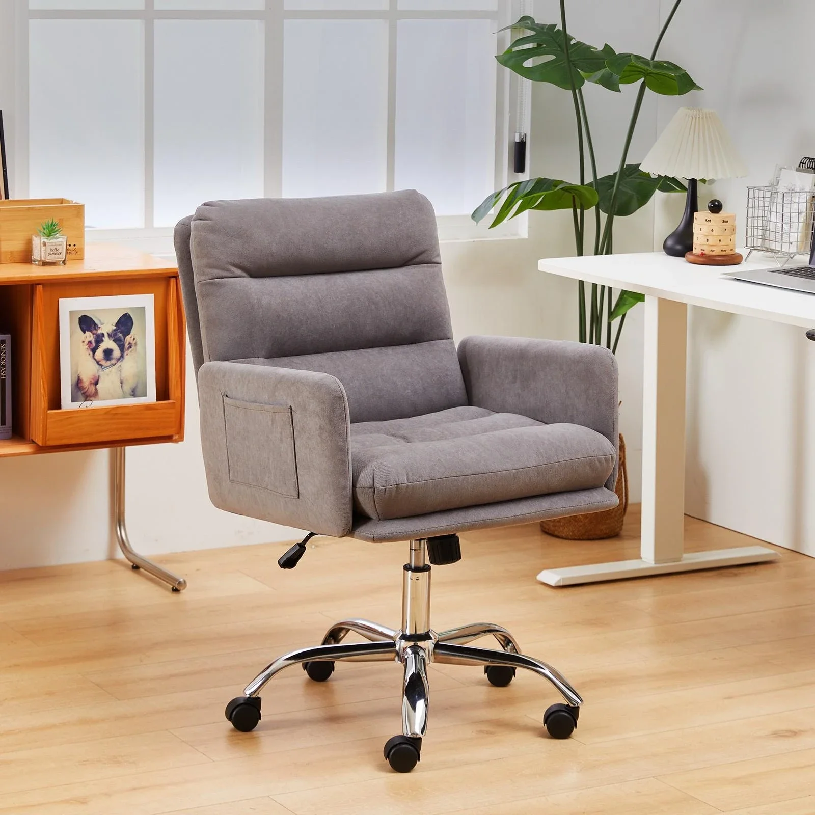 Modern Breathability Office Chair Vanity Recliner Wheels Computer Office Chair Executive Comfy Bureau Meuble Office Furniture
Modern Breathability Office Chair Vanity Recliner Wheels Computer Office Chair Executive Comfy Bureau Meuble Office Furniture