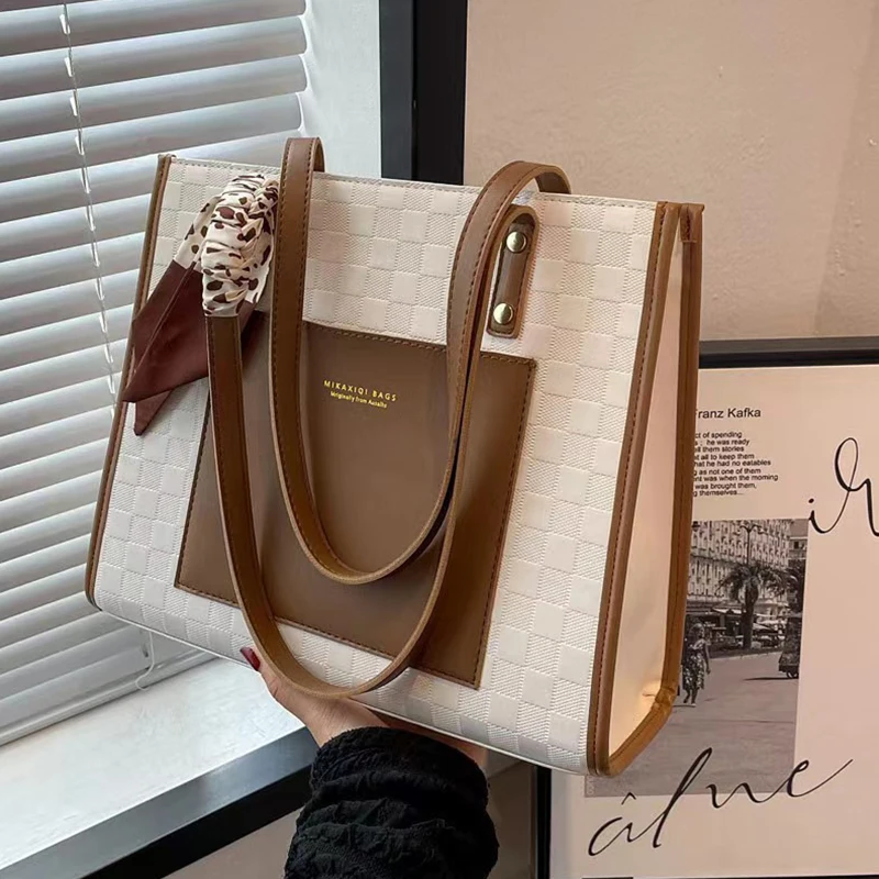 Patchwork Contrast Color Handbag Women's Casual Fashion Tote Bag Large Capacity Single Shoulder Bag Women's Silk Scarf Bag
Patchwork Contrast Color Handbag Women's Casual Fashion Tote Bag Large Capacity Single Shoulder Bag Women's Silk Scarf Bag