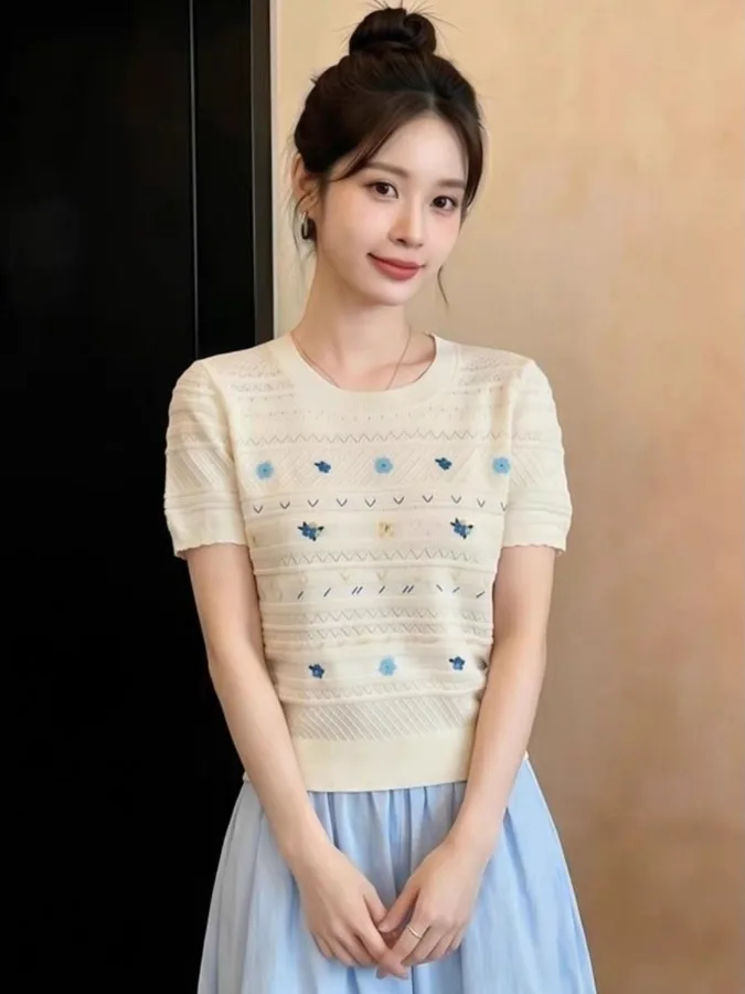 Embroidered round Neck Short Sleeve Knitted T-Shirt Women's Slim Fit Summer Versatile Top Fashionable Chinese Brand
Embroidered round Neck Short Sleeve Knitted T-Shirt Women's Slim Fit Summer Versatile Top Fashionable Chinese Brand
