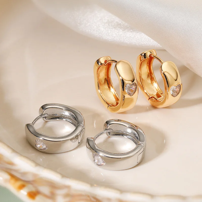 Fashion Simple Copper 18K Gold Plated Heart Zircon Hoop for Women Niche Retro Versatile Earrings
Fashion Simple Copper 18K Gold Plated Heart Zircon Hoop for Women Niche Retro Versatile Earrings
