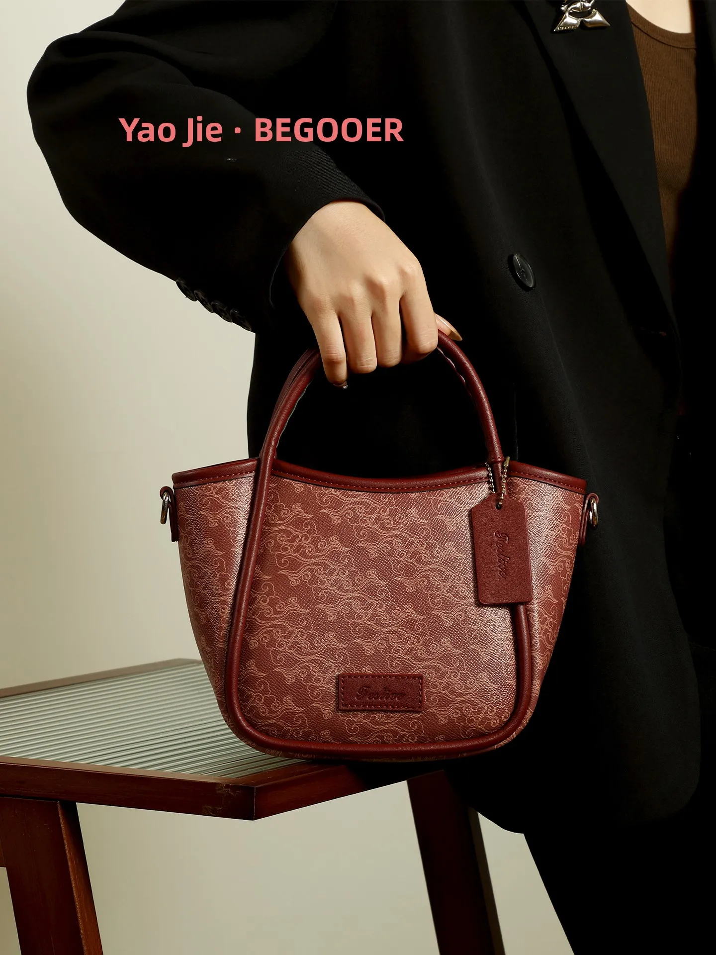 Red Cloudy New Chinese Style Women's Handbag Bridal Bag Daily Use Crossbody Bag Soft Polyester Detachable Shoulder Strap
Red Cloudy New Chinese Style Women's Handbag Bridal Bag Daily Use Crossbody Bag Soft Polyester Detachable Shoulder Strap