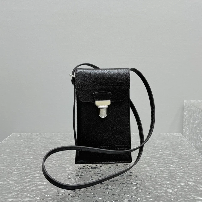 2025 Luxury Design Mobile Phone Bag Retro Vegetable-Tanned Genuine Leather Crossbody Bag Women's Bag Small Backpack 
2025 Luxury Design Mobile Phone Bag Retro Vegetable-Tanned Genuine Leather Crossbody Bag Women's Bag Small Backpack