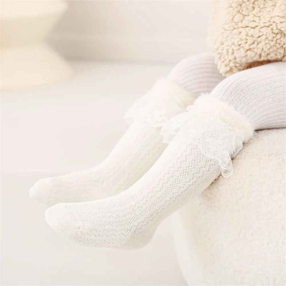 Plus velvet padded baby socks in autumn and winter new cute lace socks warm storage children socks.
Plus velvet padded baby socks in autumn and winter new cute lace socks warm storage children socks.