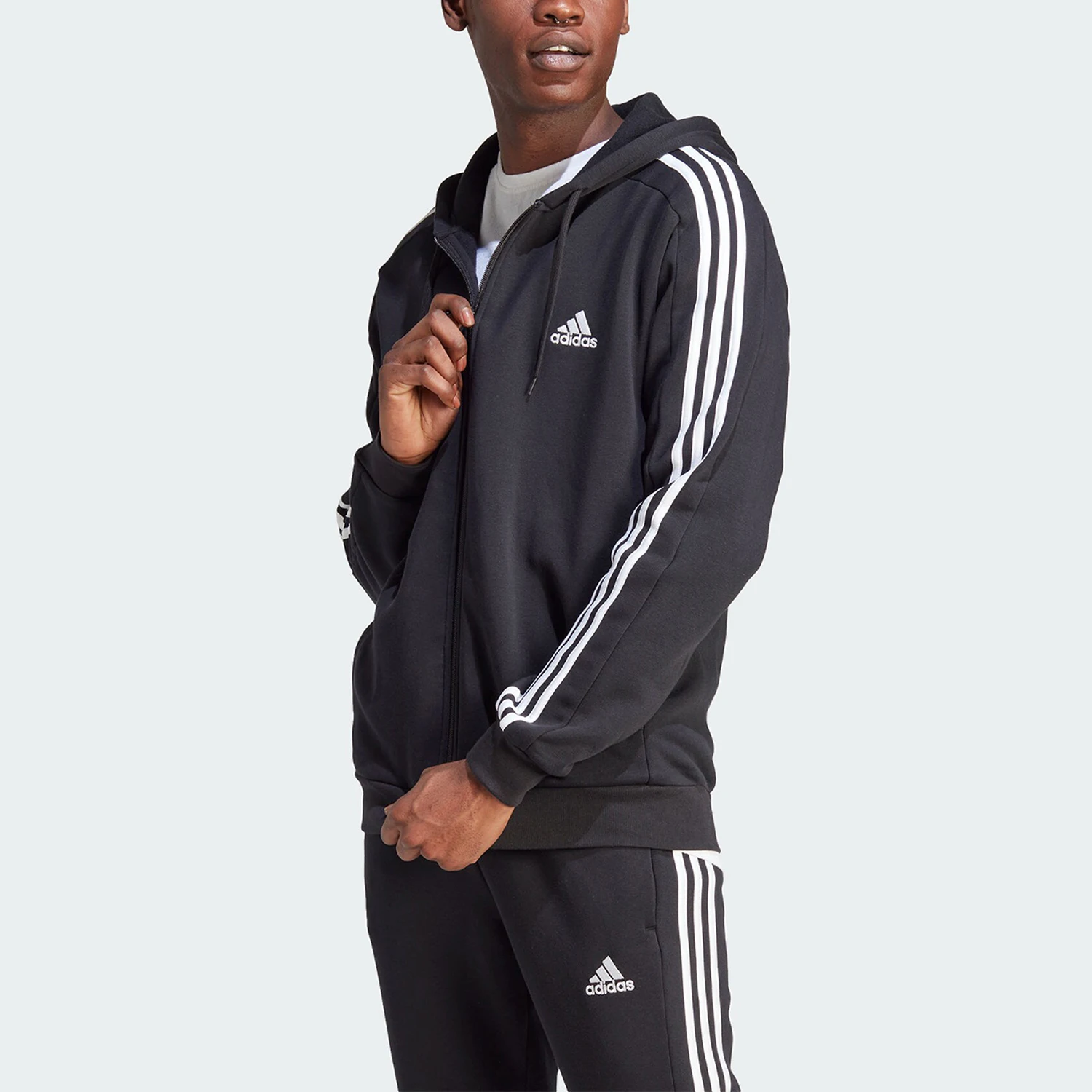 Мужская флисовая спортивная куртка Adidas с капюшоном IB4029
Мужская флисовая спортивная куртка Adidas с капюшоном IB4029