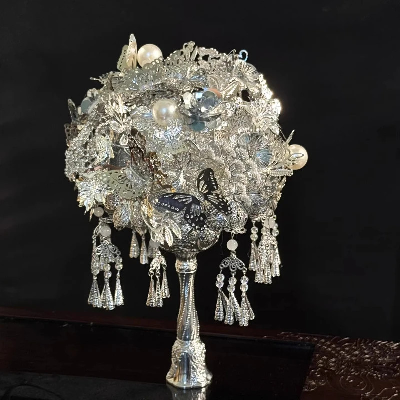 Bouquet of flowers The bride gets married
Bouquet of flowers The bride gets married