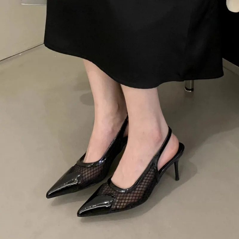 Mesh sandals,women's summer new style,pointed stitching patent leather high heels,thin heels, and a back strap for women's shoes
Mesh sandals,women's summer new style,pointed stitching patent leather high heels,thin heels, and a back strap for women's shoes