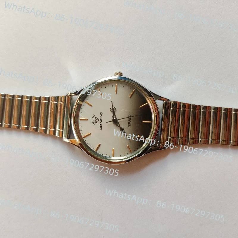 Инвентарь Средневековые часы 1990-х годов Шанхайская фабрика Четвертая бриллиантовая марка Кварцевые часы с дополнительным цветным циферблатом Большие
Инвентарь Средневековые часы 1990-х годов Шанхайская фабрика Четвертая бриллиантовая марка Кварцевые часы с дополнительным цветным циферблатом Большие