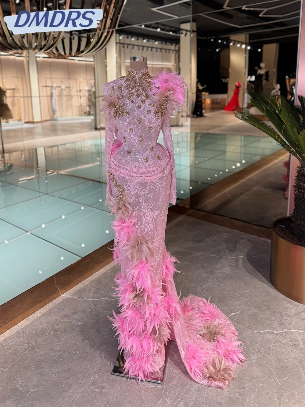 PInk Hand-made Feather 3D Flower Evening Dress Luxury Shiny Crystal Wedding Party Gown Customized Illusion Lace Prom Dresses
PInk Hand-made Feather 3D Flower Evening Dress Luxury Shiny Crystal Wedding Party Gown Customized Illusion Lace Prom Dresses
