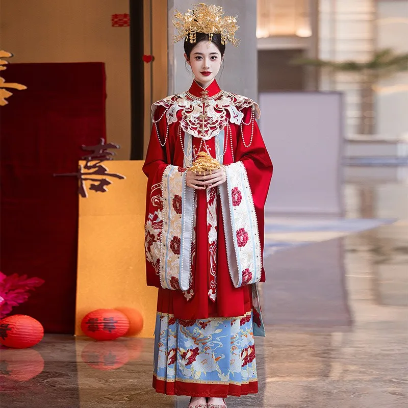 Свадебное платье из трех частей в китайском стиле с воротником-стойкой и юбкой Yunjian - это комплект для выхода.
Свадебное платье из трех частей в китайском стиле с воротником-стойкой и юбкой Yunjian - это комплект для выхода.