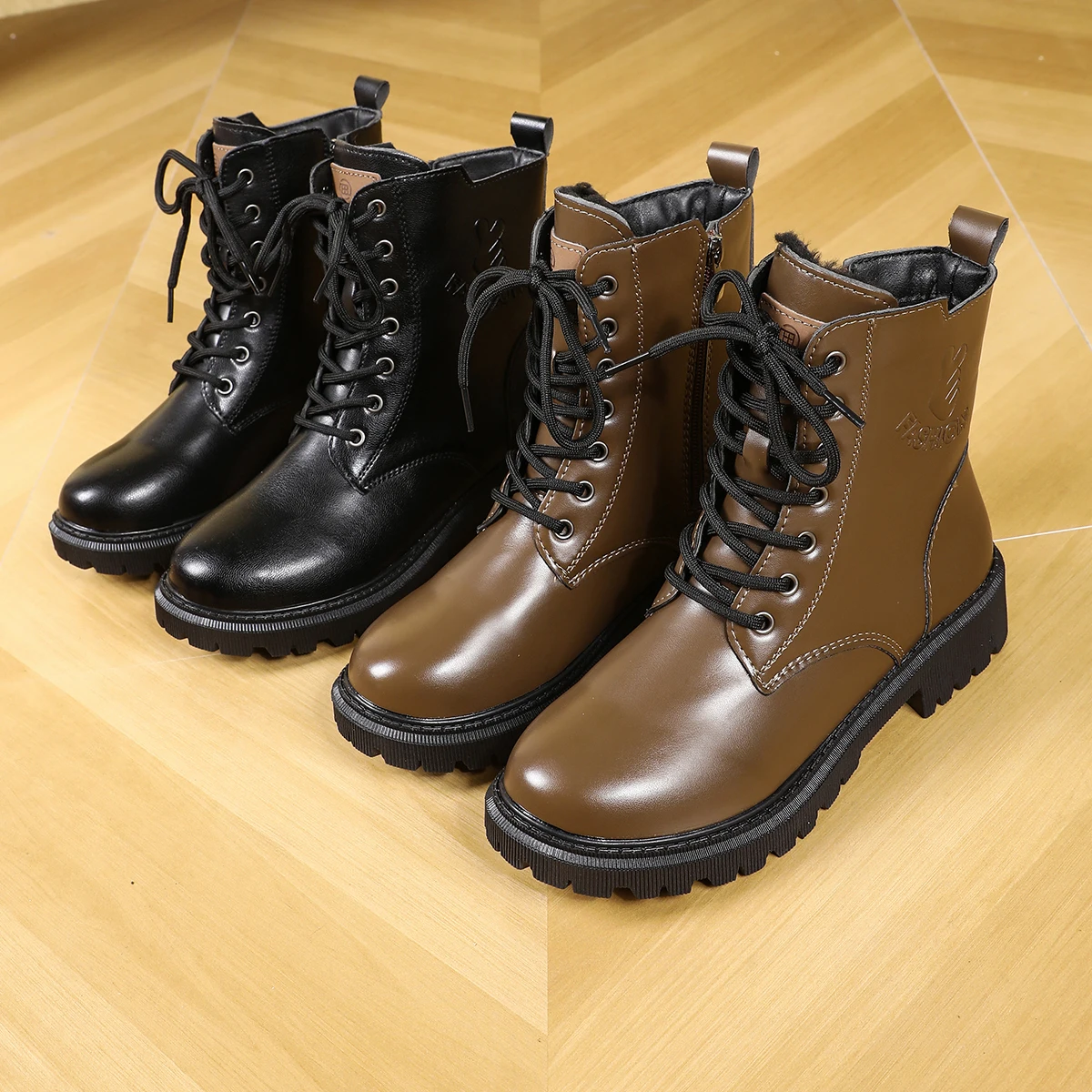 British Style New Autumn And Winter Plus Velvet Thick Soles To Increase Women'S Short Boots Motorcycle Boots
British Style New Autumn And Winter Plus Velvet Thick Soles To Increase Women'S Short Boots Motorcycle Boots