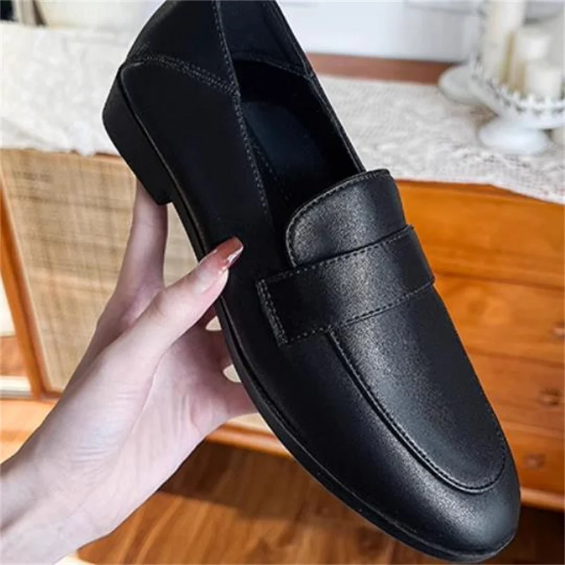 Женские мокасины из ПУ кожи, прочные лоферы с круглым носком, на низком каблуке, обувь с прострочкой
Женские мокасины из ПУ кожи, прочные лоферы с круглым носком, на низком каблуке, обувь с прострочкой