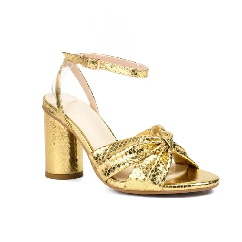 Ladies' party shoes Thick Heel Fashion trend Pleats Wedding womens shoes with design Shining shoe upper
Ladies' party shoes Thick Heel Fashion trend Pleats Wedding womens shoes with design Shining shoe upper