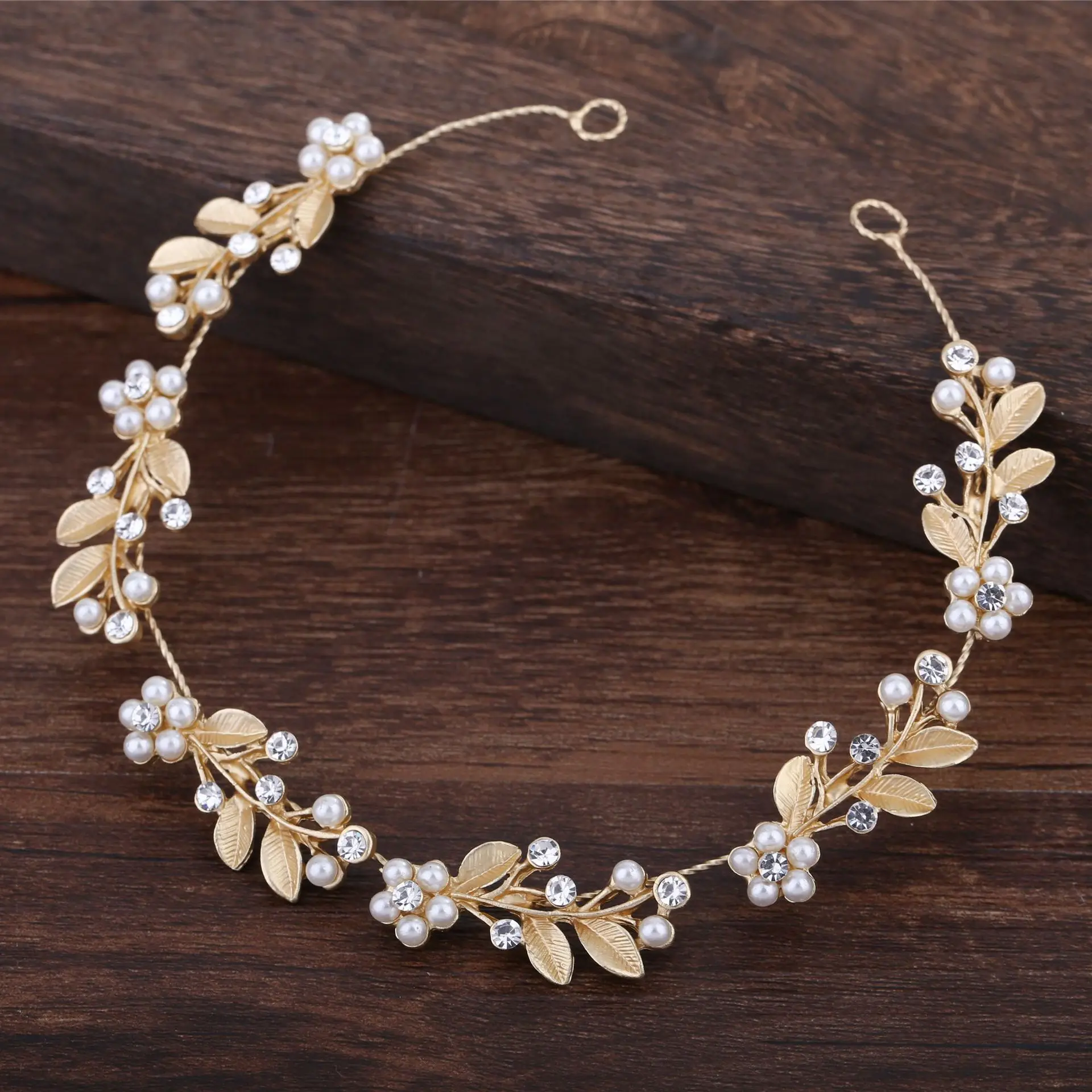 1 PCCrystal leaf hair tie, floral hair tie, headband, headband for women, bride, wedding, hair accessory, jewelry headband
1 PCCrystal leaf hair tie, floral hair tie, headband, headband for women, bride, wedding, hair accessory, jewelry headband