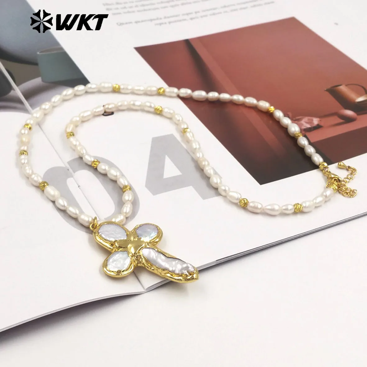 WT-JN370 Милый и романтический стиль, натуральный пресноводный жемчуг, позолоченная цепочка 18 карат с жемчугом и золотыми бусинами, женское ожерелье
WT-JN370 Милый и романтический стиль, натуральный пресноводный жемчуг, позолоченная цепочка 18 карат с жемчугом и золотыми бусинами, женское ожерелье